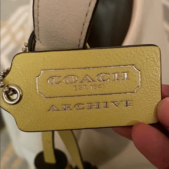 Coach tote bag comes with Dust bag - Picture 6 of 6